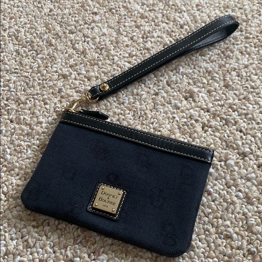 Dooney & Bourke Wristlet. Like new !!